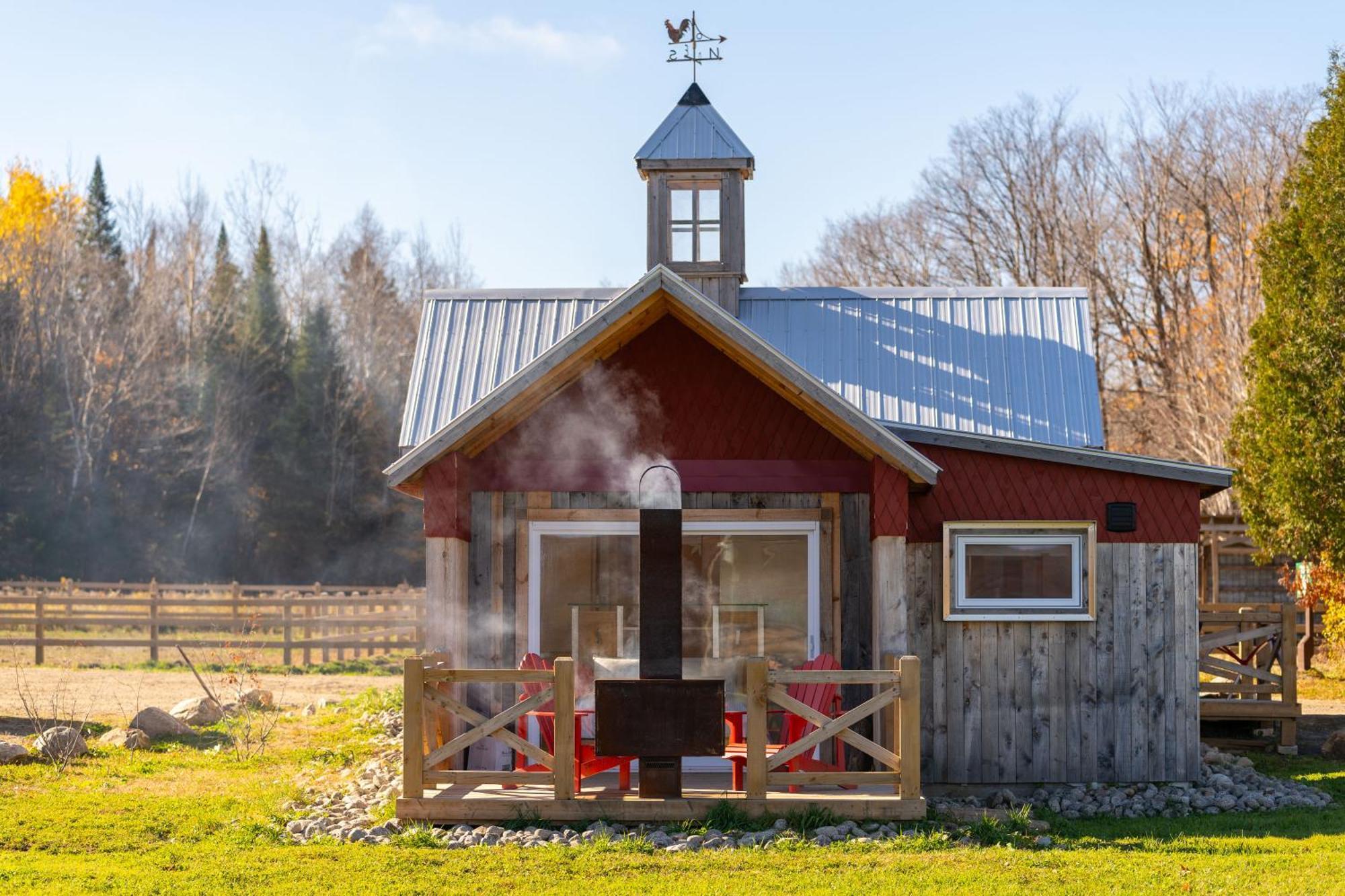 Le Baluchon Eco-Villegiature Saint-Paulin Экстерьер фото